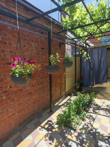 e8484bcb1ab09b411d395dcc58ec01bab73439f0af75583bb957d0290ebfa660