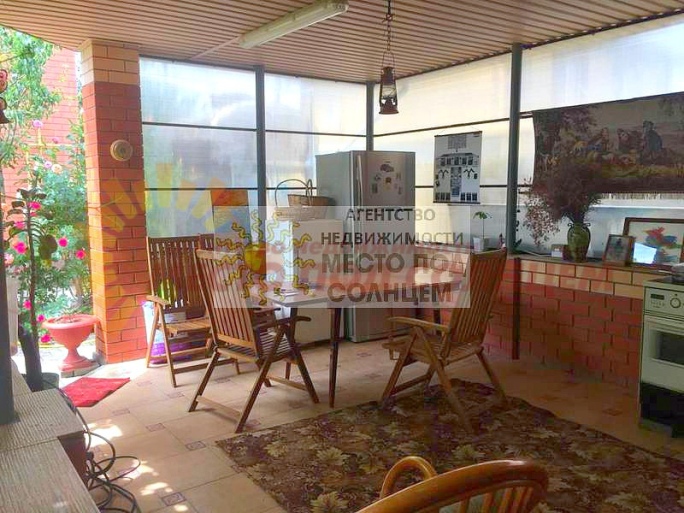 9377fa766dd74b5b3773c3a660ba865f315dcac52de3f1e4c68a61c2402a072d