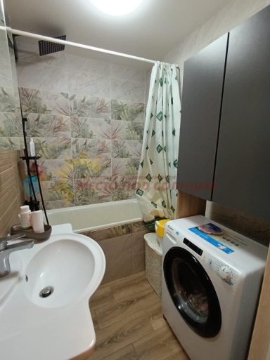 eeaa94a0d2a7140f93336bf3620bc0e0d69905898f4953c7a5063b73e27c1bcd